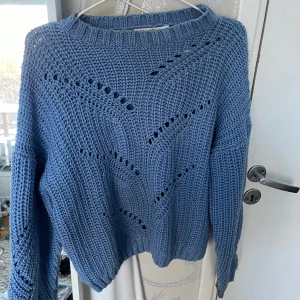 Stickad tröja - Fin stickad tröja med mönster från NAKD. Fint skick💗💗