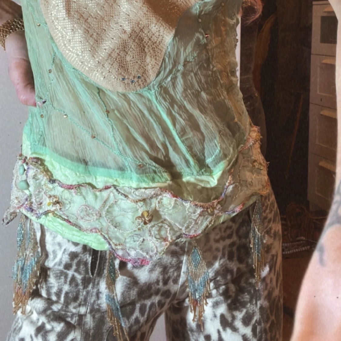 2000tals topp med pärlbroderier  - 90