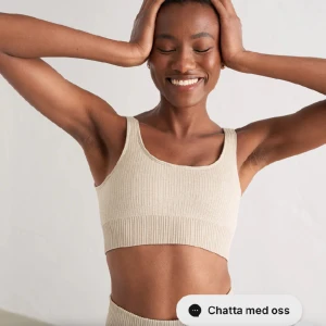 Ribbed bra från Aim’n - Beige, ribbed seamless bra från Aim’n. Aldrig använd till träning utan endast till vardags ett fåtal gånger 