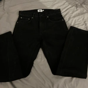 Jeans - Storlek: w30 l30 Färg: svart Pris: 150kr  Skick: väldigt bra 