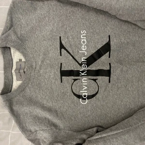 Calvin Klein Jeans tröja - Tröja från Calvin Klein, väldigt bra skick och den är i storlek M