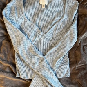 blå ribbad topp - jättefin blå ribbad topp med u-ringning😇❤️