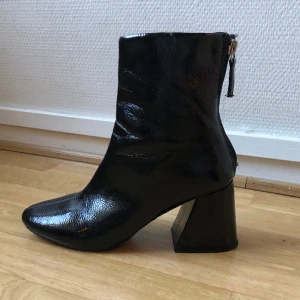 Klackar/boots  - Aldrig använda! Supersnygga skor som passar till allt!