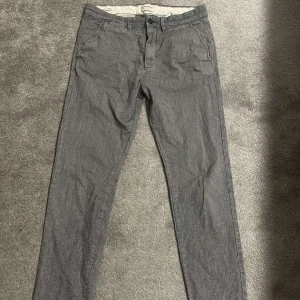 Kostymbyxor Jack&Jones - Herrkostymbyxor, aldrig användna på grund av fel storlek, slim fit. pris går att pruta