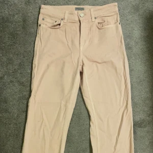 Jeans Filippa K - Ljusrosa jeans, knappt använda. Cropped i strl s, pris går att pruta <3
