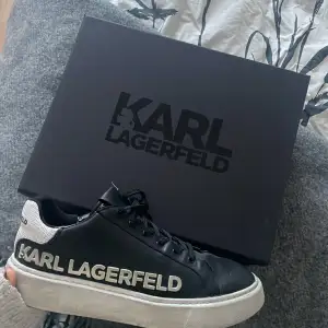 Coola skor från Karl Lagerfeld, box + totebag medföljer vid köp