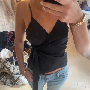 Topp - SUPER snygg tryck gärna köp nu ❣️❣️