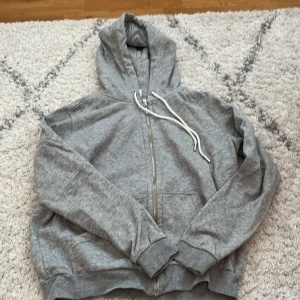 Flis från H&M - Superskön flis från H&M. Använd ett fåtal gånger, skriv om frågor. 