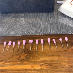 12 st bits till nagelfil - Helt nya bits och alla är oanvända förutom en av de. Köparen står för frakten ❤️