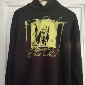 Billie eilish - Köpt på h&m för 250.Kan skickas inom Sverige, köparen står för frakten.Kan också mötas i Gbg. Priset kan diskuteras 😊