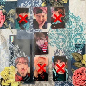 BTS YOU NEVER WALK ALONE PHOTOCARDS - BTS YOU NEVER WALK ALONE PHOTOCARDS🤍 KORT SÄLJS SEPARAT. RABATT VID KÖP AV FLER. Inte officiella. KONTAKTA - Vid intresse - Om du vill veta att ett specifikt kort finns kvar - Om du vill få mer bilder! Allt går kan diskuteras🤍