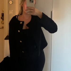 Kofta/sommarjacka - Jag säljer en jätte fin kofta/ sommarjacka som är använd 1 gång, nypris är 400! 