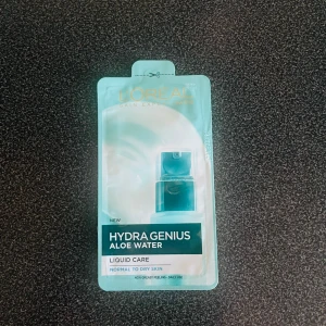 Loreal Hydra Genius Aloe Water Liquid Care test + Lacoste parfym 1,2ml - Loreal Hydra Genius Aloe Water Liquid Care test + Lacoste parfym 1,2ml