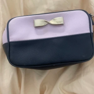 VICTORIA SECRET BAG - Victoria secret bag/necessär tar bara Swish .pris kan diskutera . 