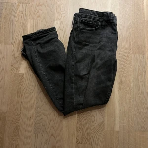Jeans - Svarta baggy jeans från Jack & Jones.