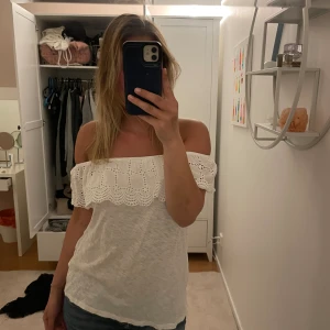 Off shoulder sommartopp - Sitter bekvämt vid axlarna, skönt tyg! (Priset går att diskutera)❤️❤️