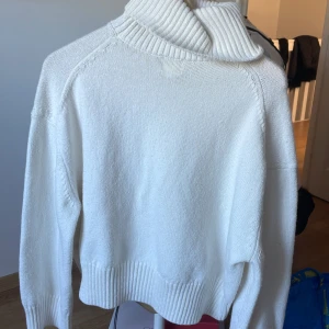 H&M tröja - Tröja från H&M, använd fåtal gånger väldigt bra skick. 