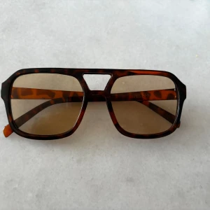 Solglasögon  - Fina solglasögon med leopard mönster 