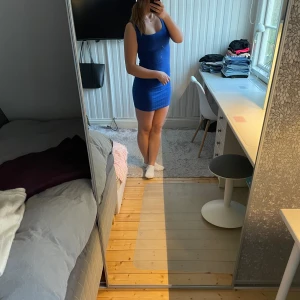 tight klänning - Blå stretchig tight klänning från shein 🤍