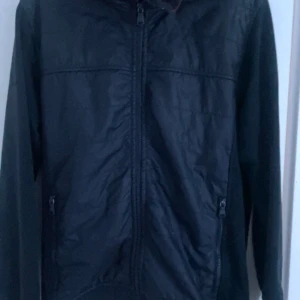 Moncler zip hoodie - Blå moncler zip hoodie Kommer inte till användning  Inga defekter  Pris kan diskuteras 