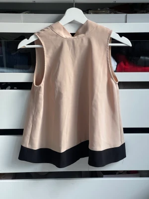 Söt topp - Super söt topp som jag köpte på zara för lönge sen, som tyvärr bara använts en gång! 