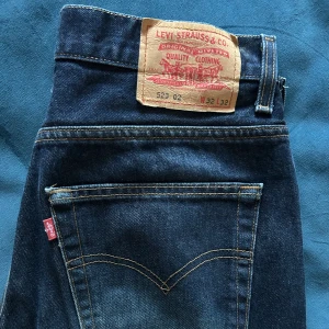 Mörkblå Levi’s 523 W32 - Levi’s 523 mörkblå. Oanvända!