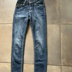 Fett snygga slim jeans från Tiger of Sweden, kostar ungefär 1500 nya och säljer dem endast för 900kr  Priset kan diskuteras vid snabb affär! Storleken är 164 och skicket är 10/10 de är aldrig använda!