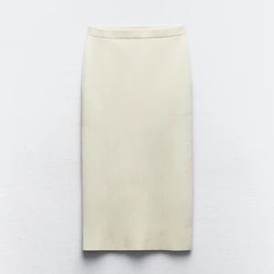 Medellång kjol från zara - Jättefin medellång kjol från zara som knappt är använd, skriv gärna vid frågor eller för fler bilder!