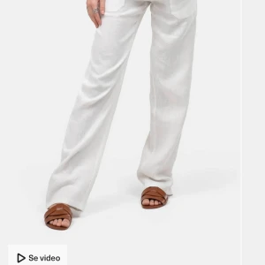 Linnebyxor - Vita linnebyxor, använda 3-4 ggr, jättesnygg passform! Nypris:799 Inte jättesmå i stl, är vanligtvis S