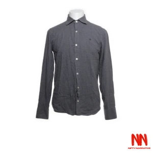 Morris Skjorta - Skjorta Morris. Storlek: 40. Skick: 7/10. För mer info, kontakta oss och kolla gärna in vår sida för fler plagg!