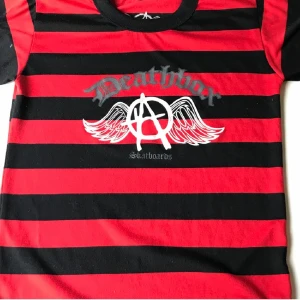 ANARCHY tee - ANARCHY tee med små emo skater vibes, DEATHBOX anarchy frontprint