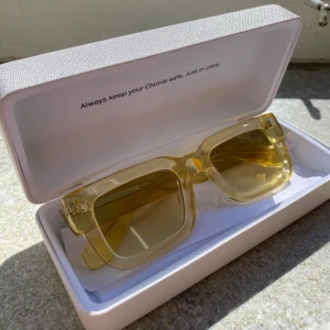 Chmi solglasögon  - Knappt använda solglasögon från Chimi. Både bågar och glas i gult. Kommer aldrig till användning 