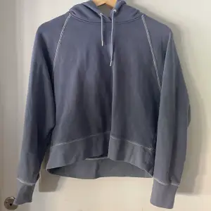 Blue boxfit hoodie with white seams