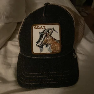 Goorin bros keps - Kepsen är köpt i en butik, kommer inte ihåg vart men var på tettö och åkte över sjön till en liten form av stad. 500kr köpte jag den för.