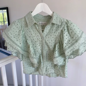 Topp - Topp från By Malina i storlek S🤍