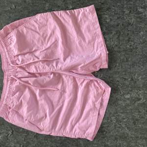 Ett par H&M sommar shorts i rosa. Storlek: M. Använd bara en gång. 