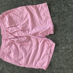 Sommar shorts  - Ett par H&M sommar shorts i rosa. Storlek: M. Använd bara en gång. 
