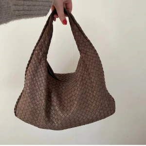 Bottega veneta väska - Intressekoll på min bruna väska ifrån Bottega Veneta 🤎