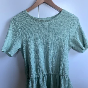 mintgrön tröja - en jättefin mintgrön tröja från Lindex. Den är använd några få gånger och är i storlek S💞