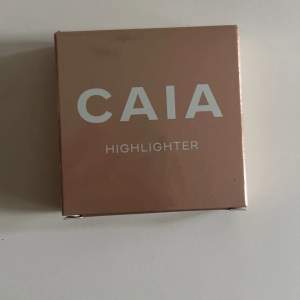 En helt oanvänd caia highlighter 💞 Färgen Sydney, ny pris kostar den 395💕