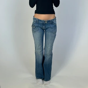 Lågmidjade bootcut jeans - De snyggaste bootcut jeansen😍 Tjockt jeans material