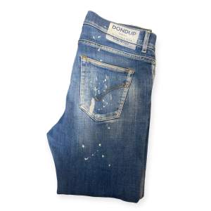 Hej! Säljer nu dessa Dondup jeans i storlek 30! Riktigt bra skick! Hör gärna av er vid frågor eller funderingar// BG