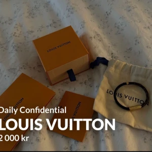 Louis Vuitton armband  - Armband från LV. Alla tillbehör medföljer (inkl kvitto). Ligger idag på 3200, säljer för 2000. I toppskick.