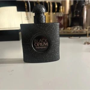 black opioum  - helt ny, oanvänd.   säljer pga att jag beställt fel online!