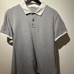 Moncler piké  - Använd men i fint skick   