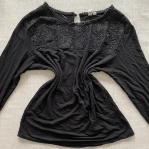 QS-tröja - Mjuk, mysig tröja i fint skick. Hör gärna av er för fler bilder, mått etc :)