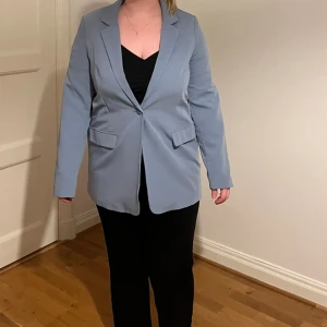 Kavaj, Vero Moda - Kavaj från Vero Moda, storlek 38! Aldrig använd, prislapp sitter kvar. Nypris: 399.95