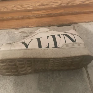 Nån köpa men dock har ingen box  skriv om du vill köpa eller nått du vill byta vill bli av med dom ganska snabbt  - Skor som är använda 7 gånger 