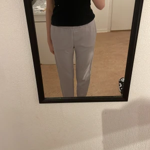 Ljuslila mjukisbyxor  - Köpta på H&M, säljer då dem är för korta för mig (är 165)