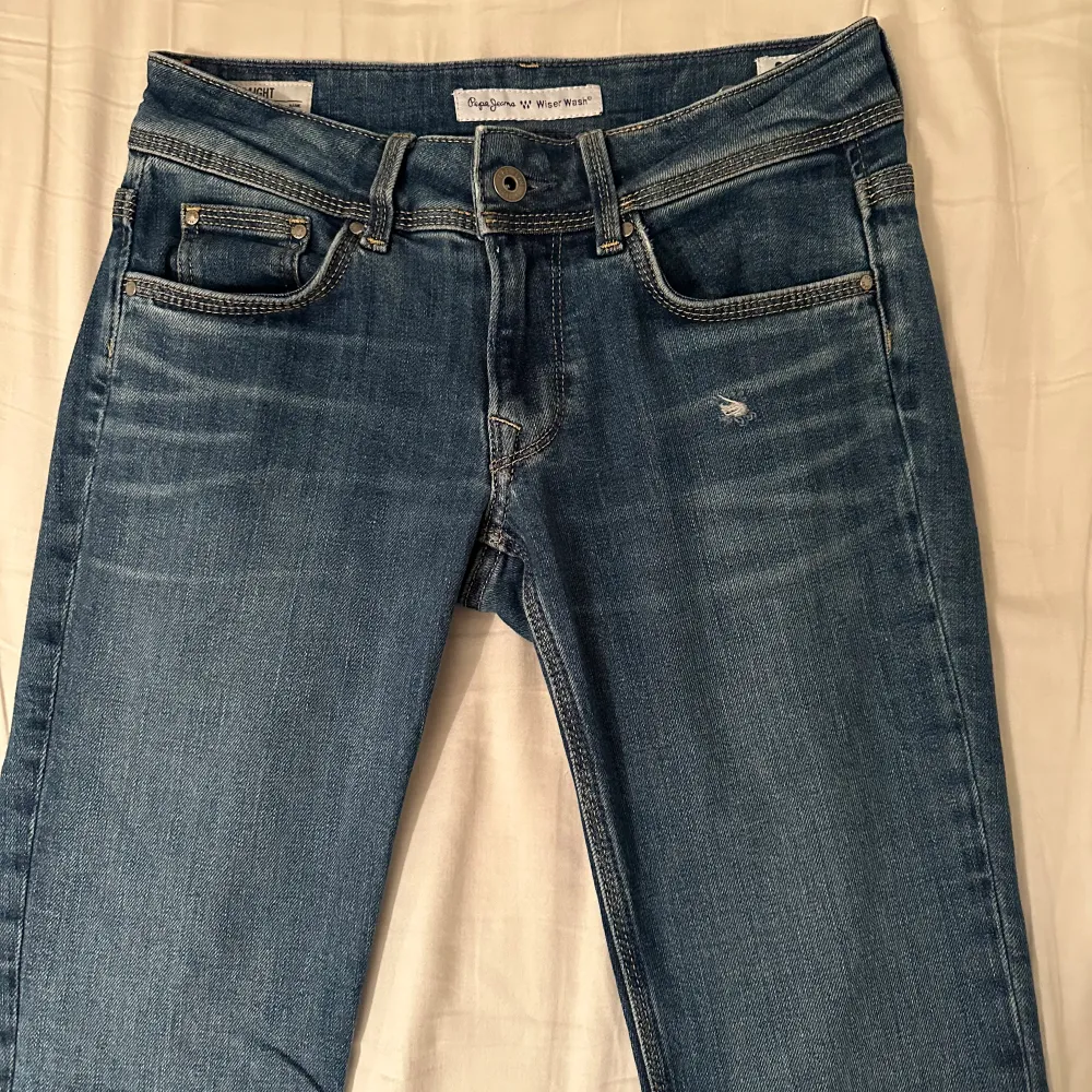 Så snygga lågmidjade jeans från pepe som jag köpte här på plick, men säljer igen då de inte passade tyvärr :( första bilden är lånad från säljaren . Jeans & Byxor.